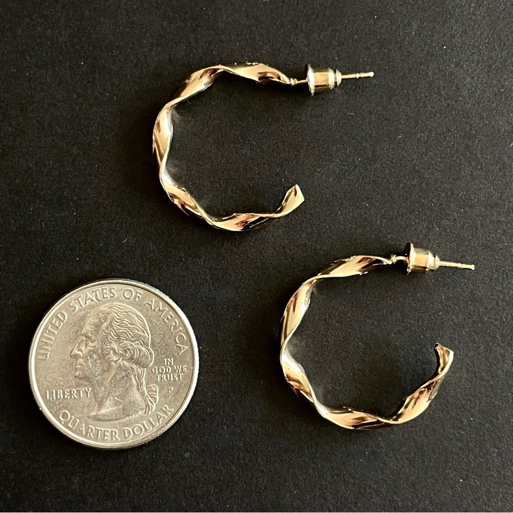 Twisted Gold Hoop Fashion Earrings - NWT - Picture 4 of 8